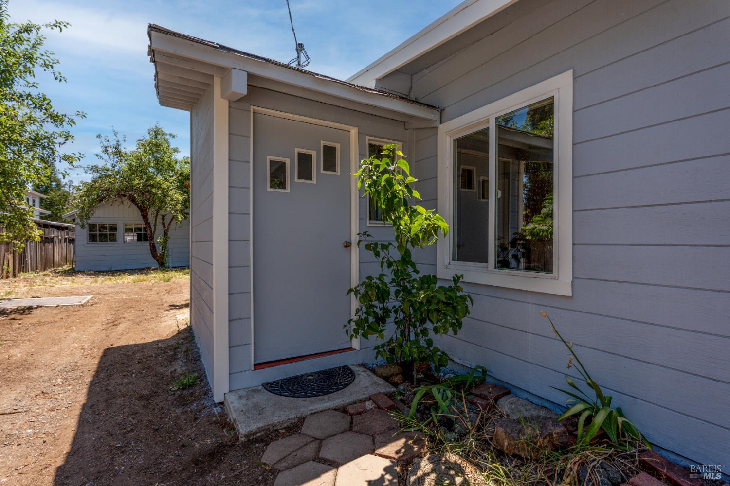 Detail Gallery Image 2 of 20 For 2025 Valley Rd, Willits,  CA 95490 - 2 Beds | 2 Baths