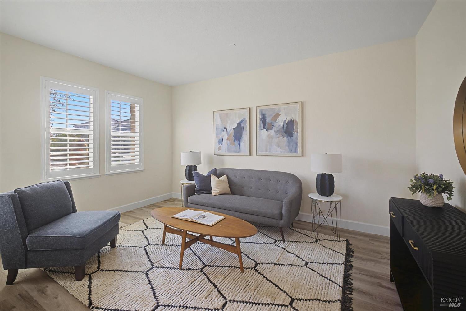 Detail Gallery Image 11 of 73 For 685 Elderberry Loop, Vacaville,  CA 95688 - 5 Beds | 4/1 Baths