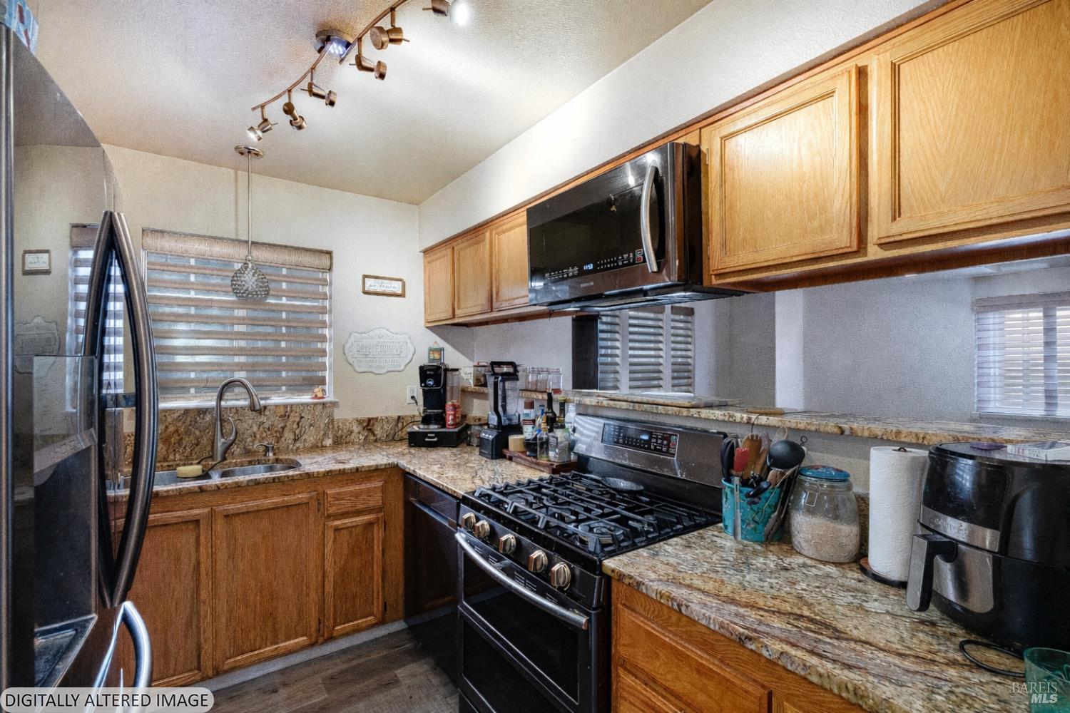 Detail Gallery Image 11 of 44 For 590 Laurel Grove Cir, Santa Rosa,  CA 95407 - 2 Beds | 2/1 Baths