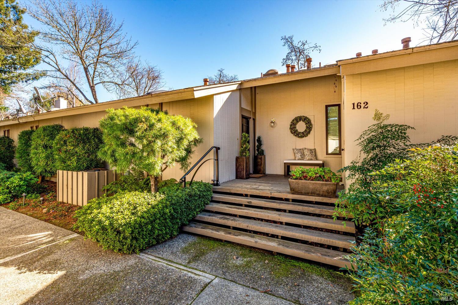 Detail Gallery Image 2 of 73 For 162 Bonnie Brook Dr, Napa,  CA 94558 - 2 Beds | 2 Baths