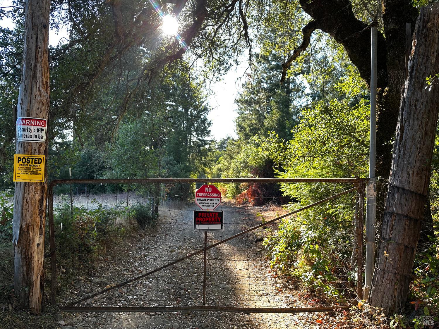 Detail Gallery Image 32 of 45 For 13333 Low Gap Rd, Ukiah,  CA 95482 - 5 Beds | 2/1 Baths