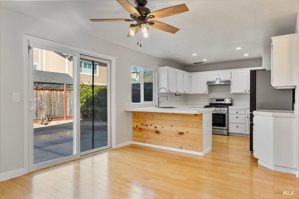 Detail Gallery Image 10 of 77 For 1210 Maple Dr, Rohnert Park,  CA 94928 - 3 Beds | 2/1 Baths