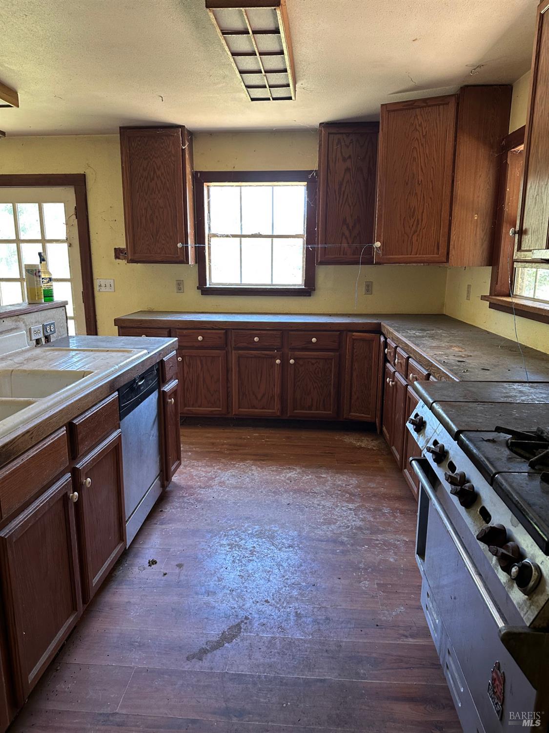 Detail Gallery Image 30 of 45 For 13333 Low Gap Rd, Ukiah,  CA 95482 - 5 Beds | 2/1 Baths