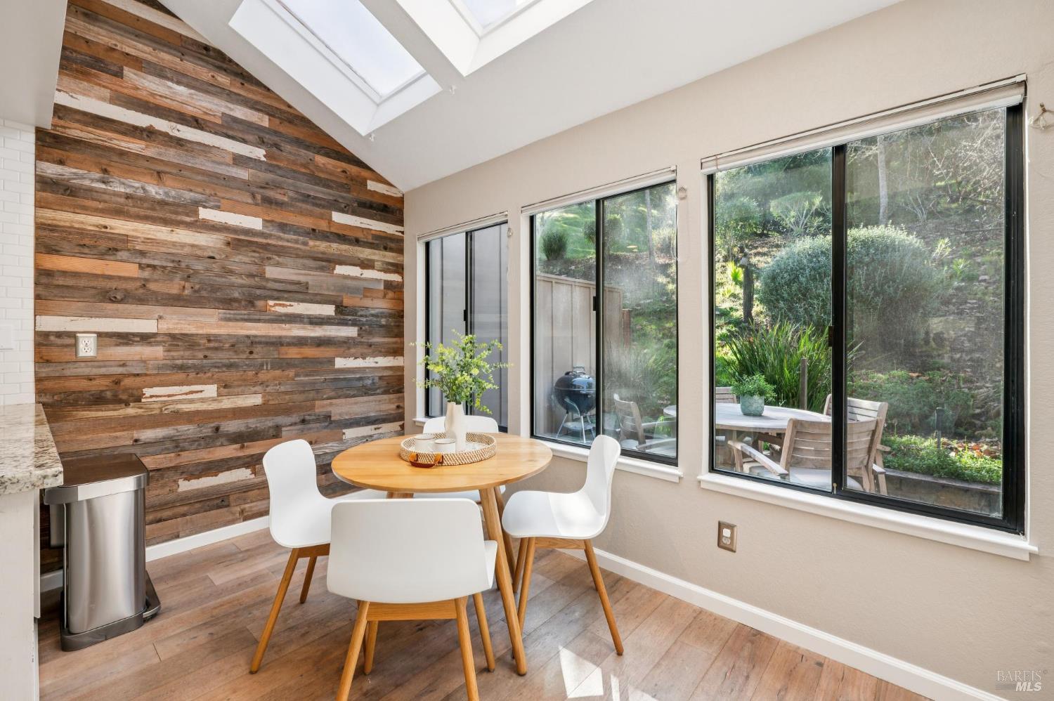 Detail Gallery Image 22 of 52 For 72 Flicker Dr, Novato,  CA 94949 - 2 Beds | 3/1 Baths