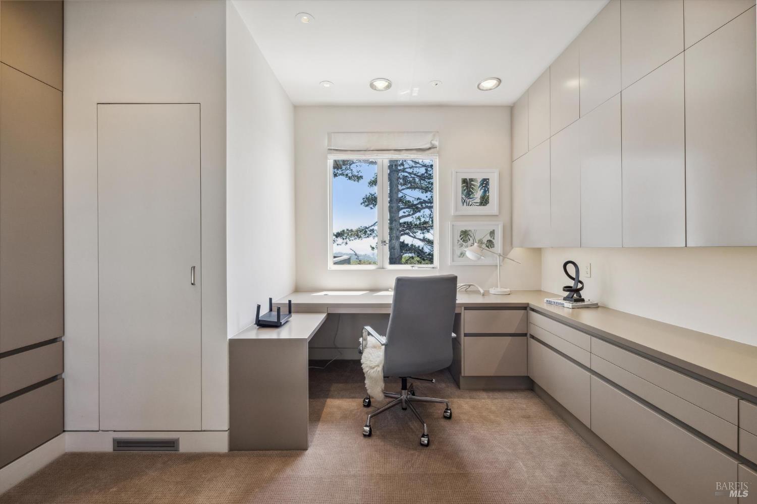 Detail Gallery Image 70 of 99 For 83 Mount Tiburon Rd, Tiburon,  CA 94920 - 6 Beds | 5/1 Baths