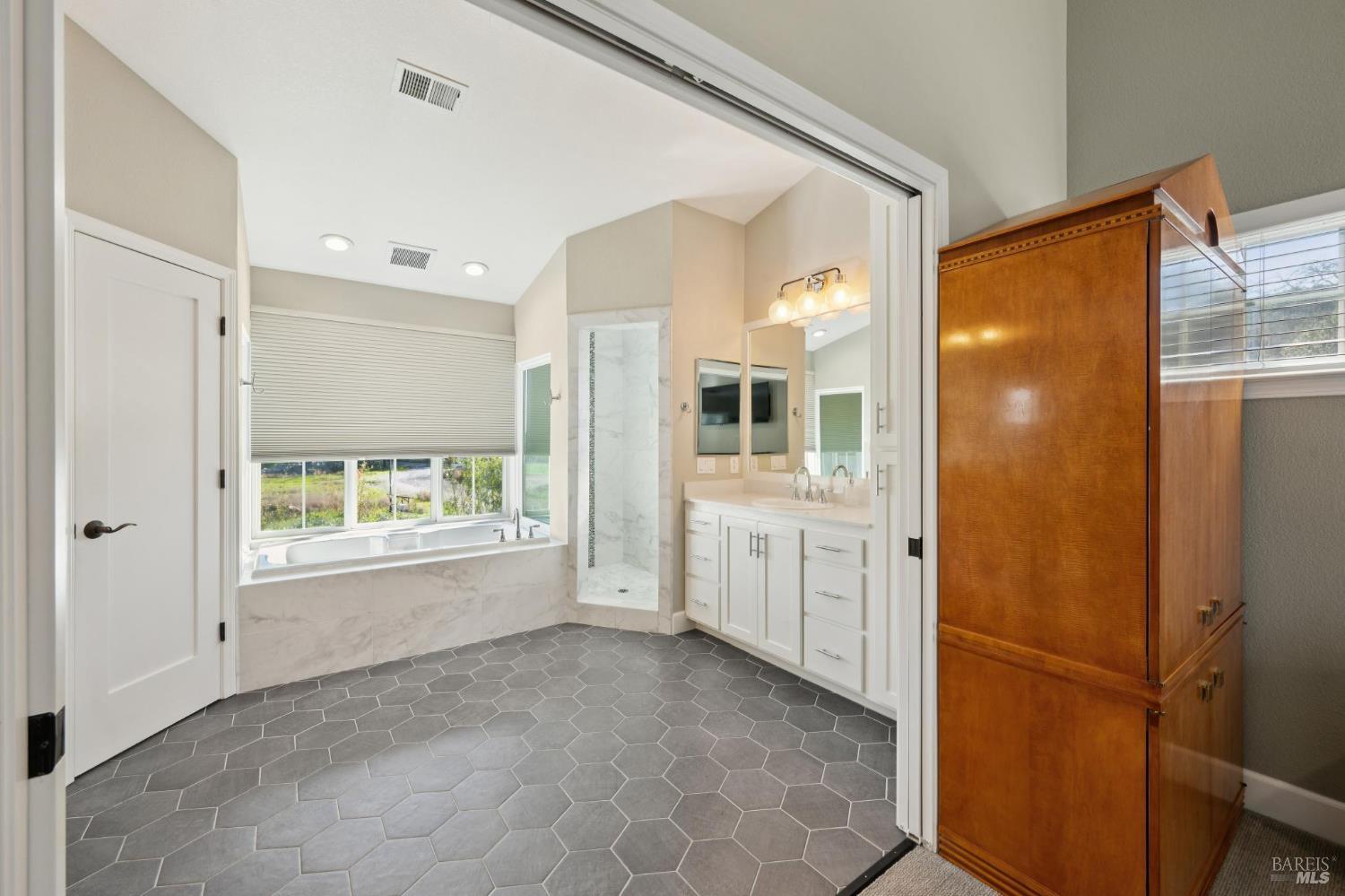 Detail Gallery Image 47 of 76 For 313 Sunrise Dr, Cloverdale,  CA 95425 - 5 Beds | 3/1 Baths