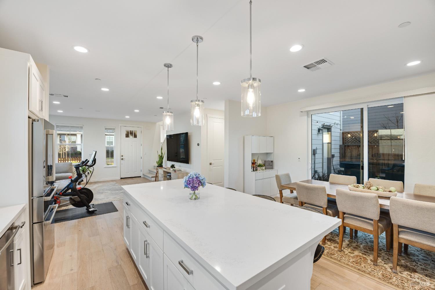 Detail Gallery Image 15 of 44 For 1747 Linden Ln, Santa Rosa,  CA 95404 - 3 Beds | 2/1 Baths