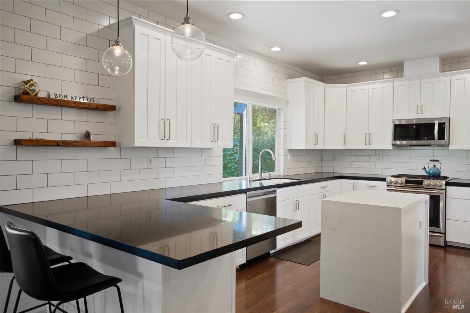 Detail Gallery Image 7 of 56 For 120 Eichten Ln, Penngrove,  CA 94951 - 4 Beds | 2/1 Baths