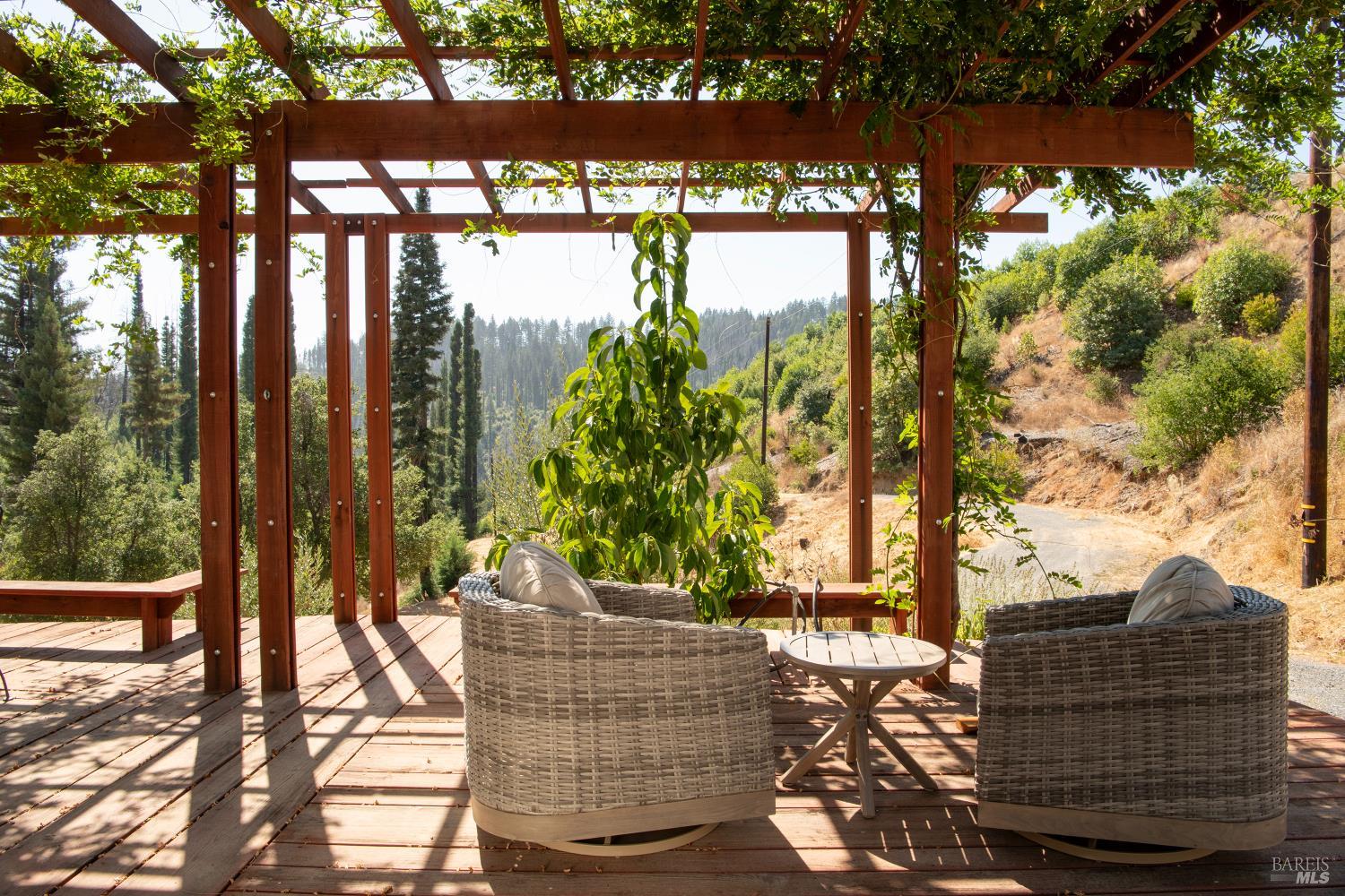 Detail Gallery Image 9 of 61 For 9451 Mill Creek Rd, Healdsburg,  CA 95448 - 2 Beds | 2 Baths