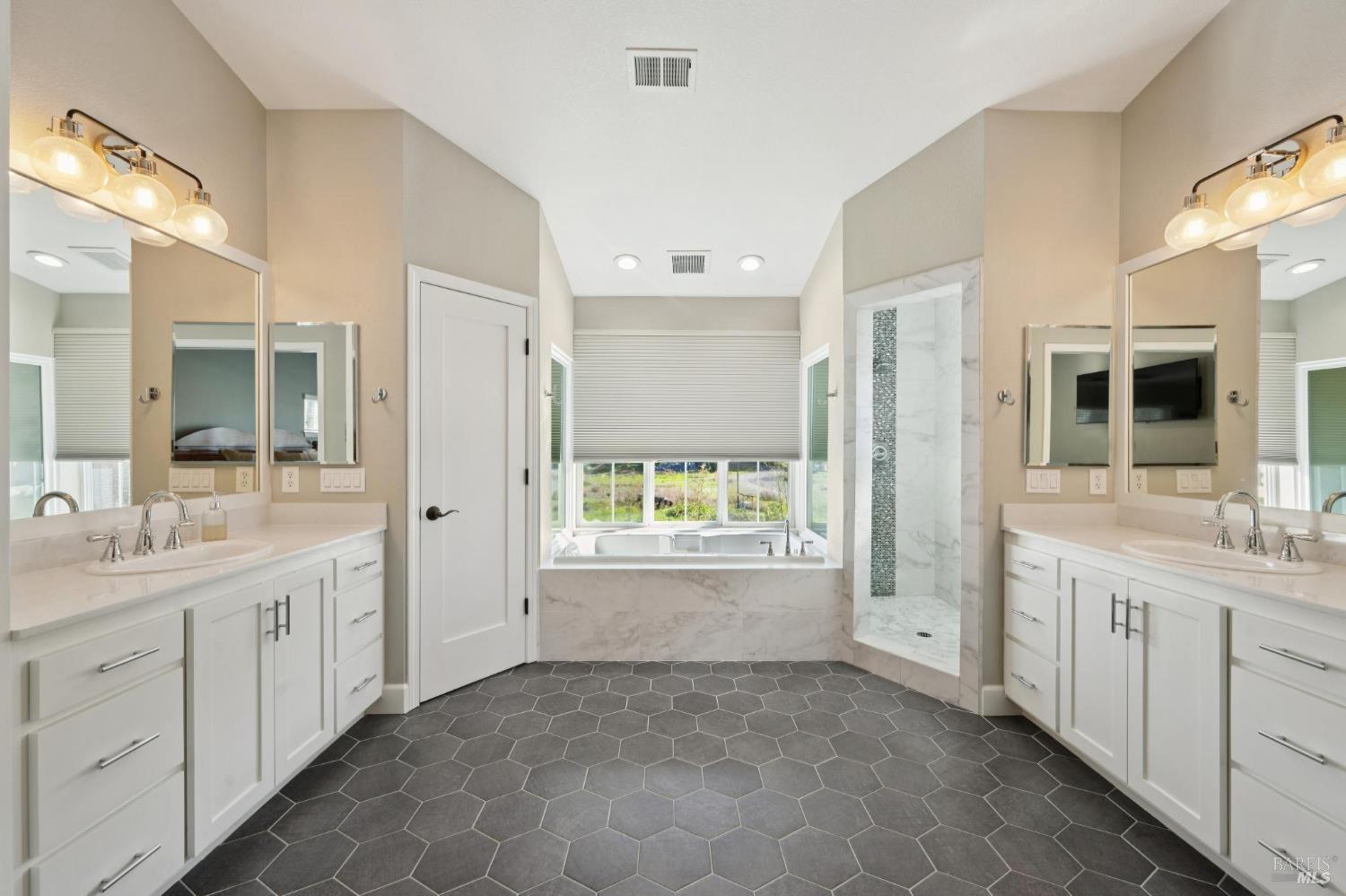 Detail Gallery Image 48 of 76 For 313 Sunrise Dr, Cloverdale,  CA 95425 - 5 Beds | 3/1 Baths