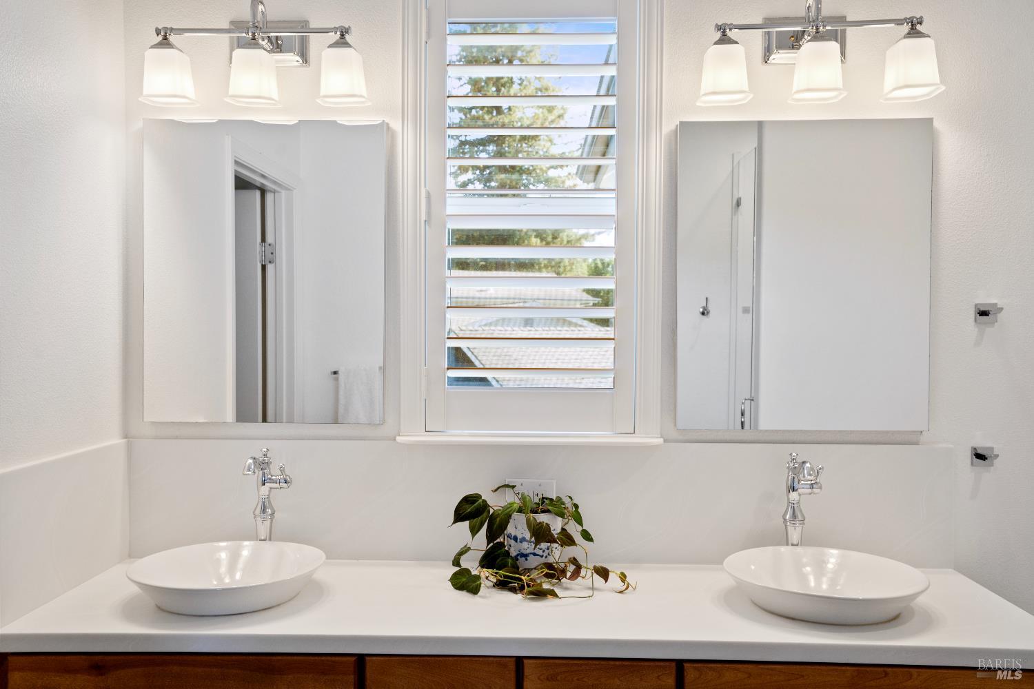 Detail Gallery Image 23 of 56 For 120 Eichten Ln, Penngrove,  CA 94951 - 4 Beds | 2/1 Baths