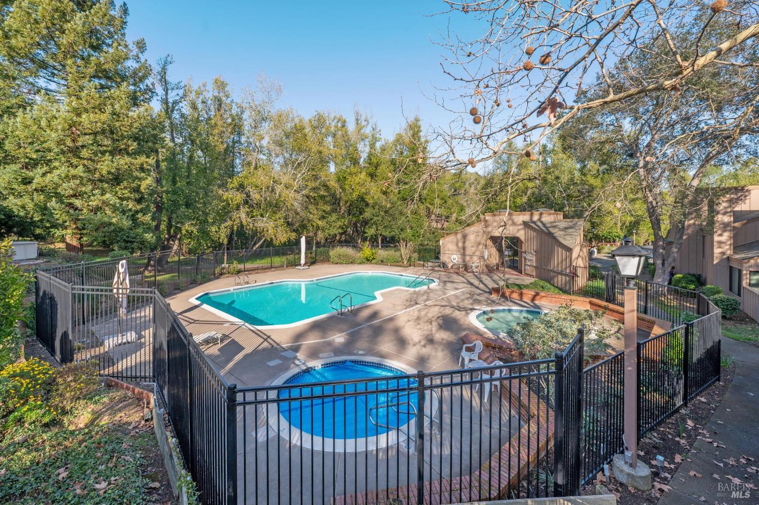 Detail Gallery Image 50 of 52 For 72 Flicker Dr, Novato,  CA 94949 - 2 Beds | 3/1 Baths