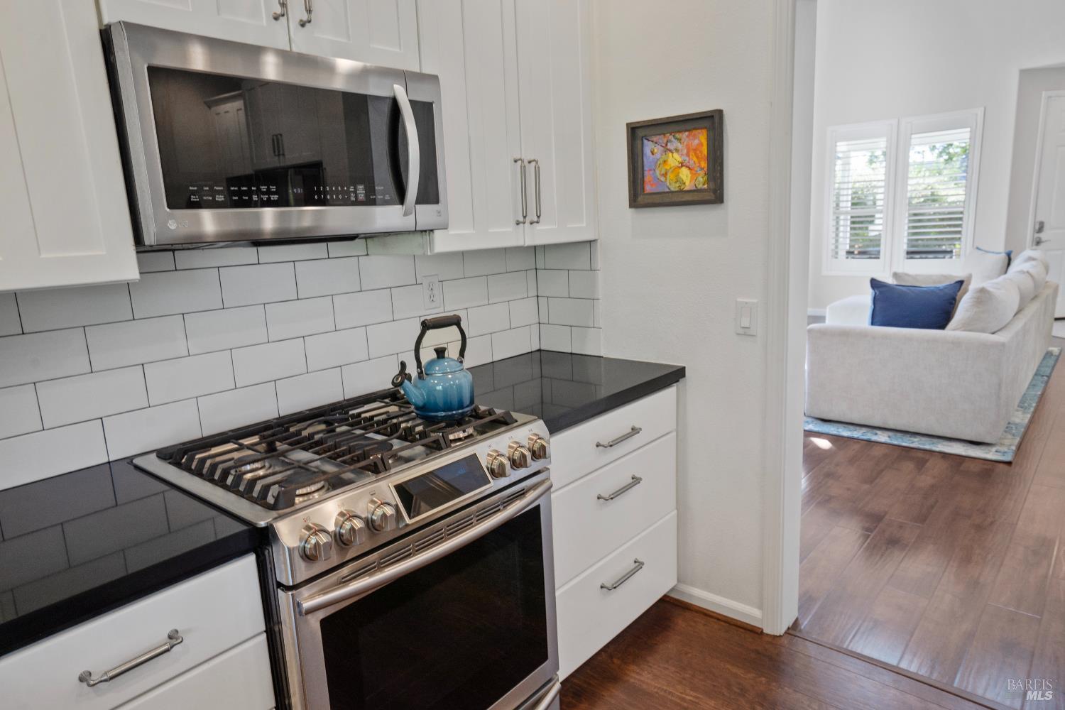 Detail Gallery Image 11 of 56 For 120 Eichten Ln, Penngrove,  CA 94951 - 4 Beds | 2/1 Baths