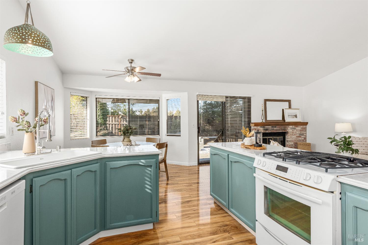 Detail Gallery Image 12 of 40 For 5537 Corbett Cir, Santa Rosa,  CA 95403 - 3 Beds | 2 Baths