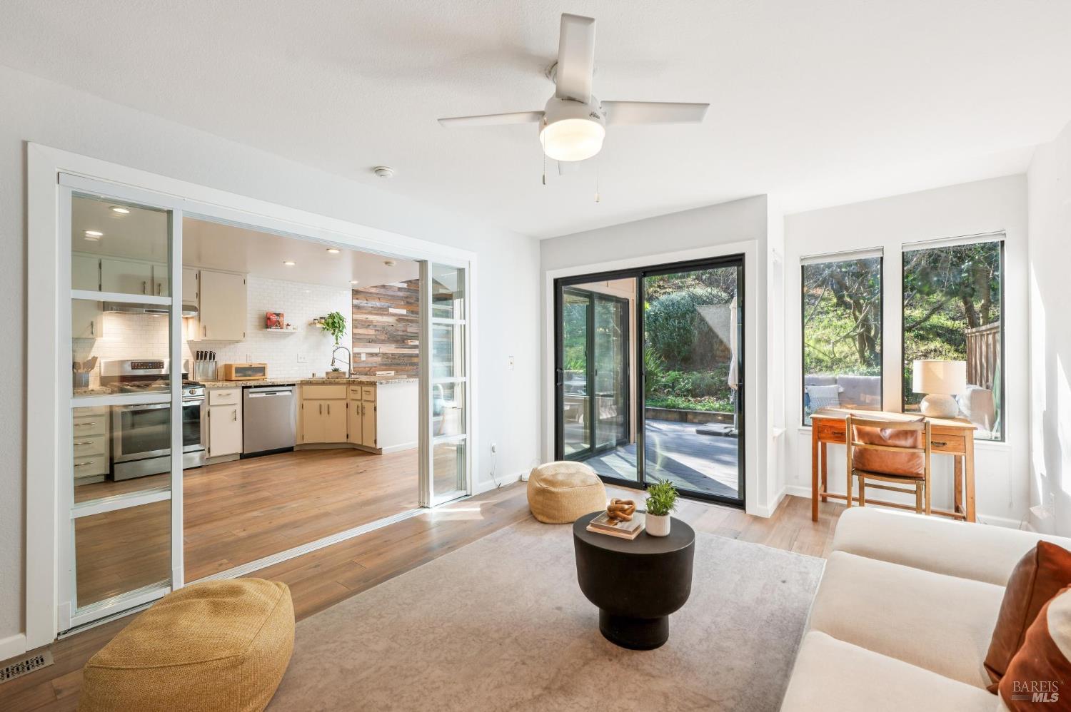 Detail Gallery Image 13 of 52 For 72 Flicker Dr, Novato,  CA 94949 - 2 Beds | 3/1 Baths