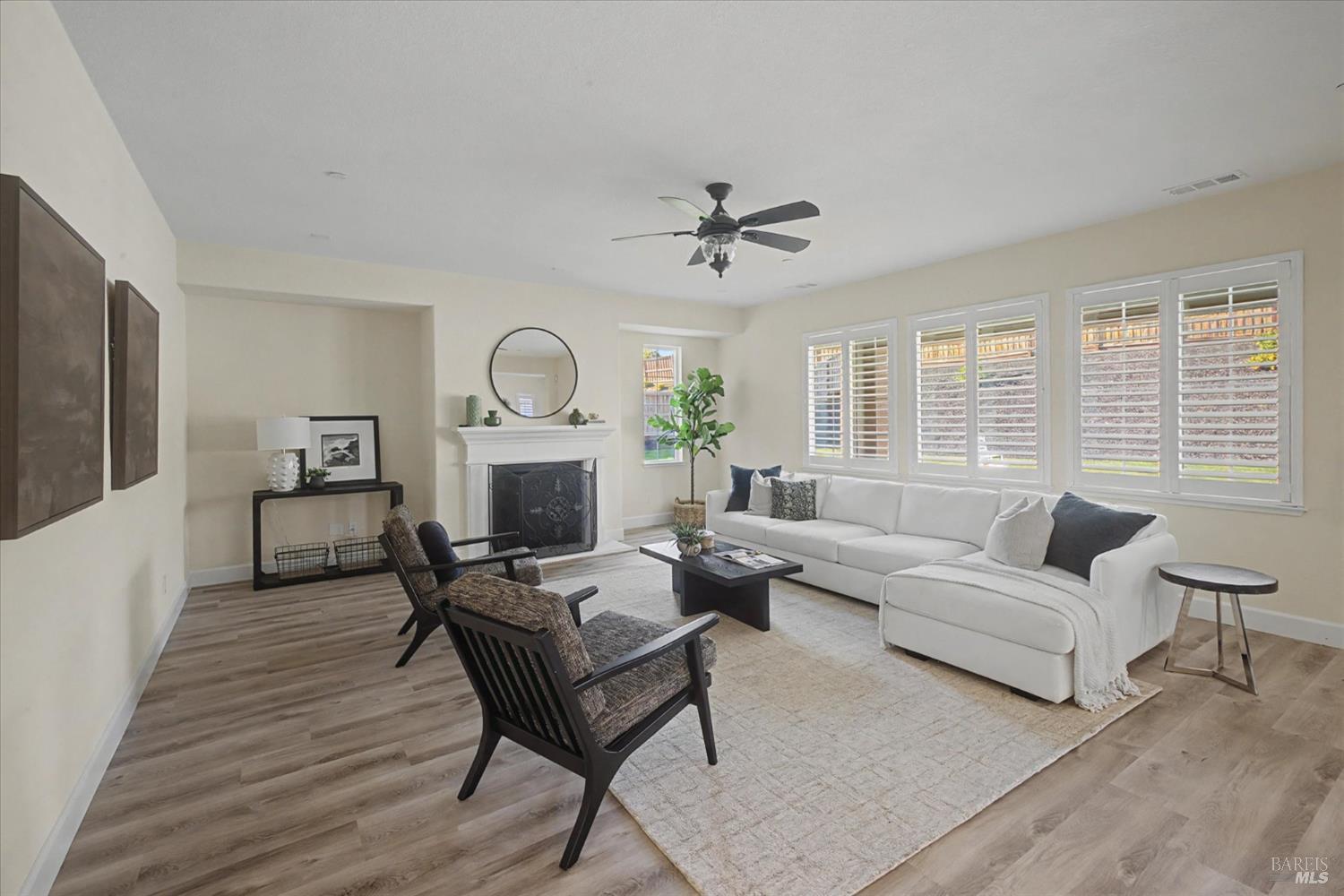 Detail Gallery Image 16 of 73 For 685 Elderberry Loop, Vacaville,  CA 95688 - 5 Beds | 4/1 Baths