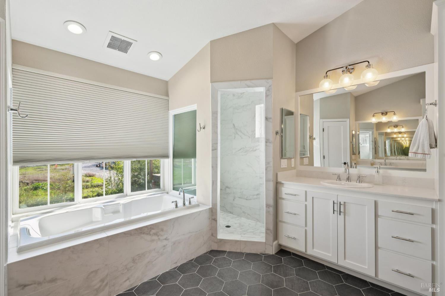 Detail Gallery Image 50 of 76 For 313 Sunrise Dr, Cloverdale,  CA 95425 - 5 Beds | 3/1 Baths