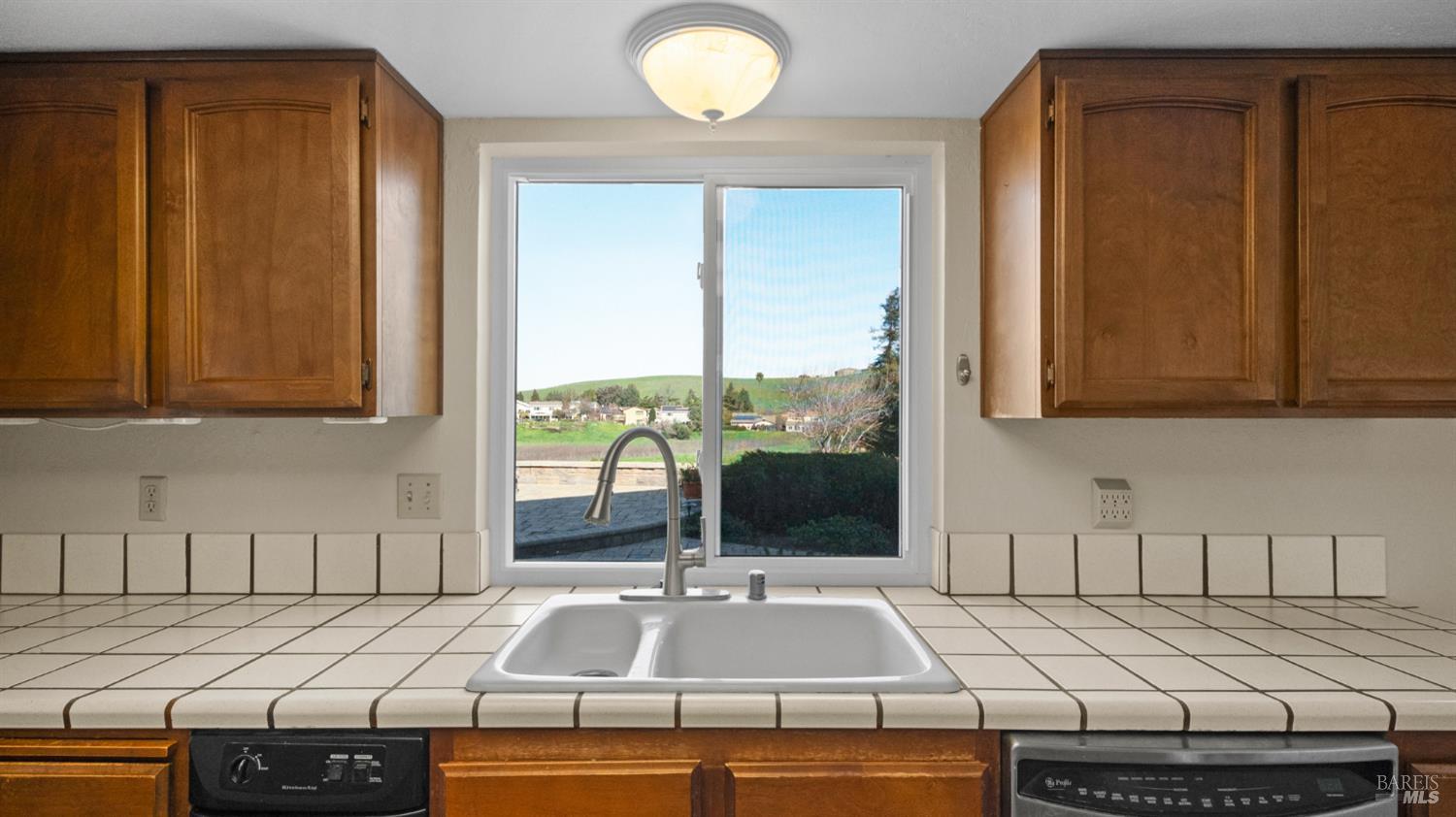 Detail Gallery Image 18 of 56 For 309 Drake Ct, Benicia,  CA 94510 - 3 Beds | 2/1 Baths