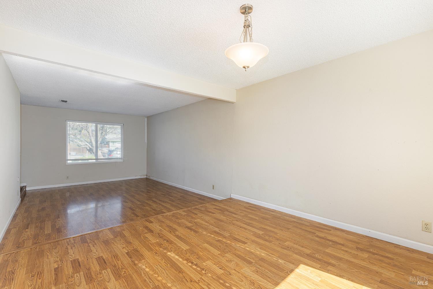 Detail Gallery Image 9 of 41 For 380 Claridge Ct, Vacaville,  CA 95687 - 4 Beds | 2/1 Baths