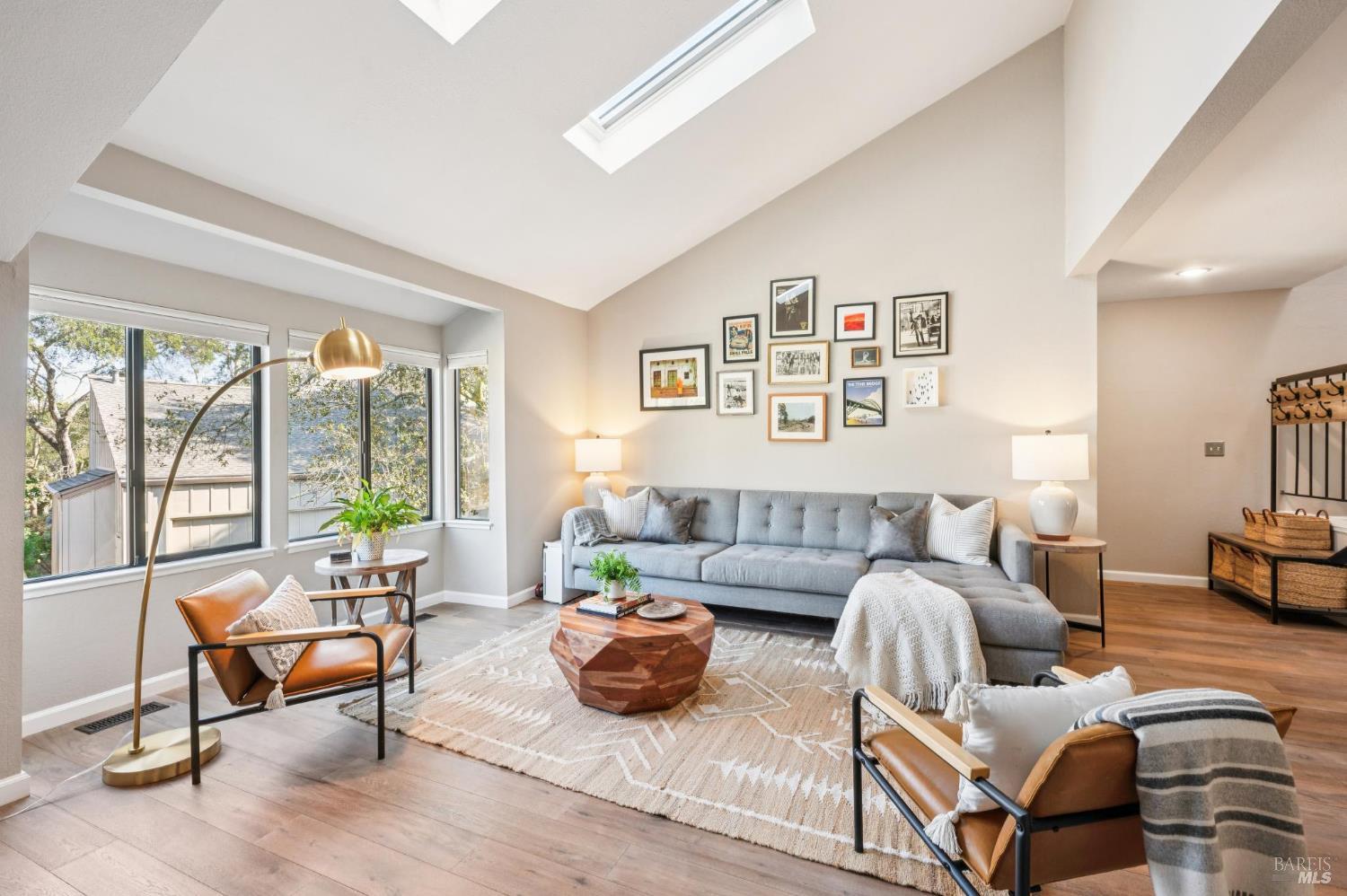 Detail Gallery Image 5 of 52 For 72 Flicker Dr, Novato,  CA 94949 - 2 Beds | 3/1 Baths