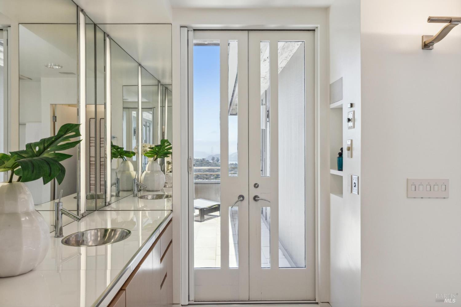 Detail Gallery Image 45 of 99 For 83 Mount Tiburon Rd, Tiburon,  CA 94920 - 6 Beds | 5/1 Baths