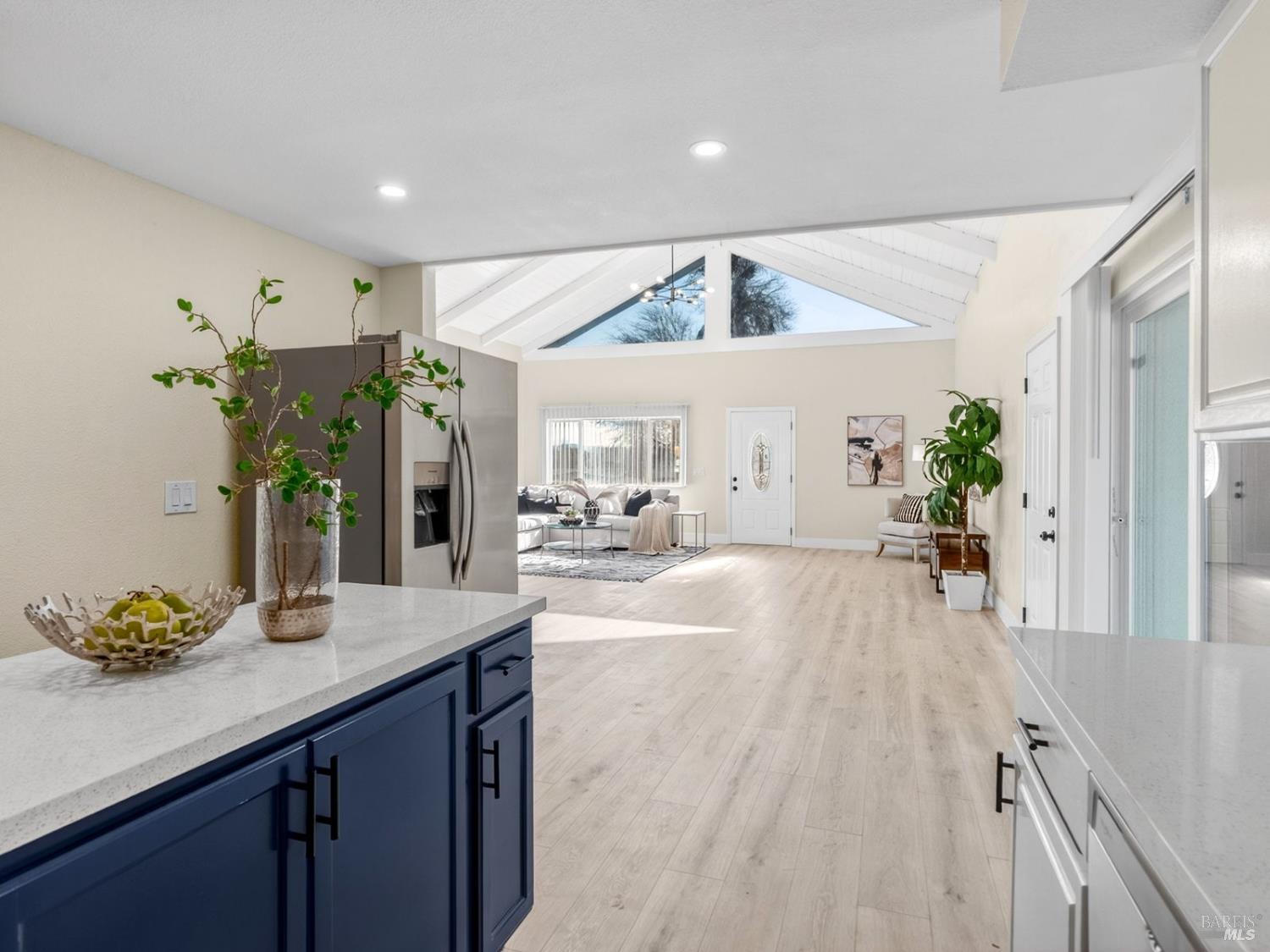 Detail Gallery Image 8 of 44 For 1014 Henry Ct, Vallejo,  CA 94591 - 3 Beds | 2 Baths