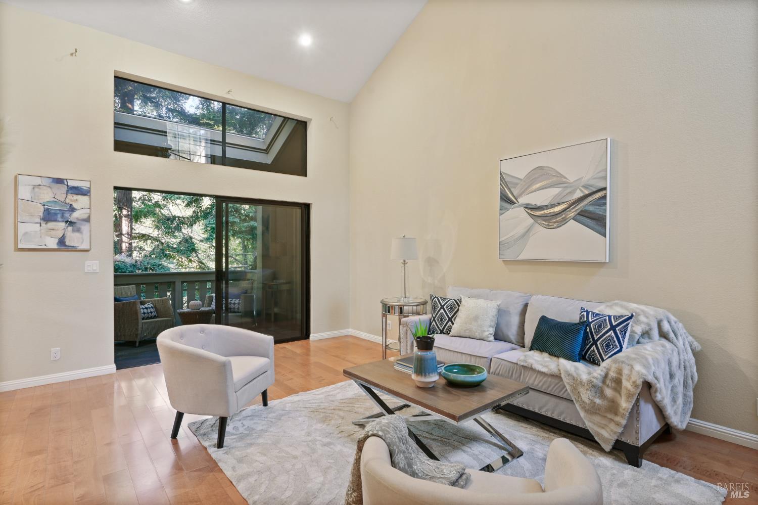 Detail Gallery Image 2 of 31 For 258 Pelican Ln, Novato,  CA 94949 - 2 Beds | 2/1 Baths