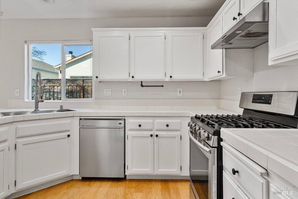 Detail Gallery Image 12 of 77 For 1210 Maple Dr, Rohnert Park,  CA 94928 - 3 Beds | 2/1 Baths