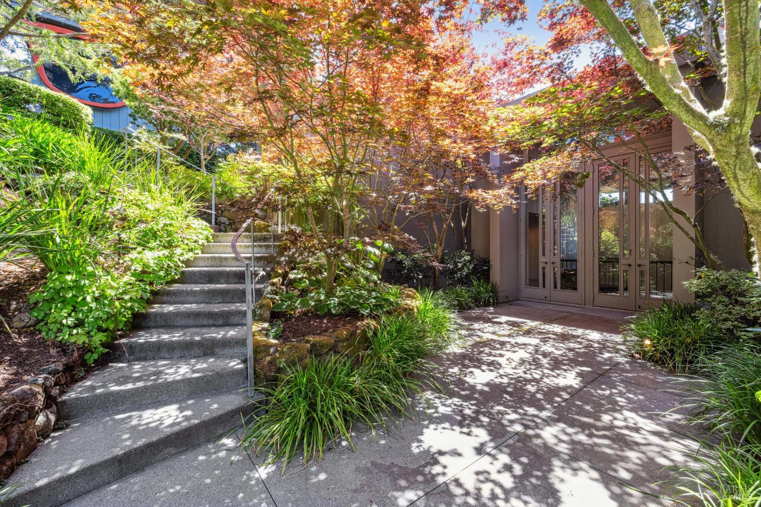 Detail Gallery Image 22 of 99 For 83 Mount Tiburon Rd, Tiburon,  CA 94920 - 6 Beds | 5/1 Baths