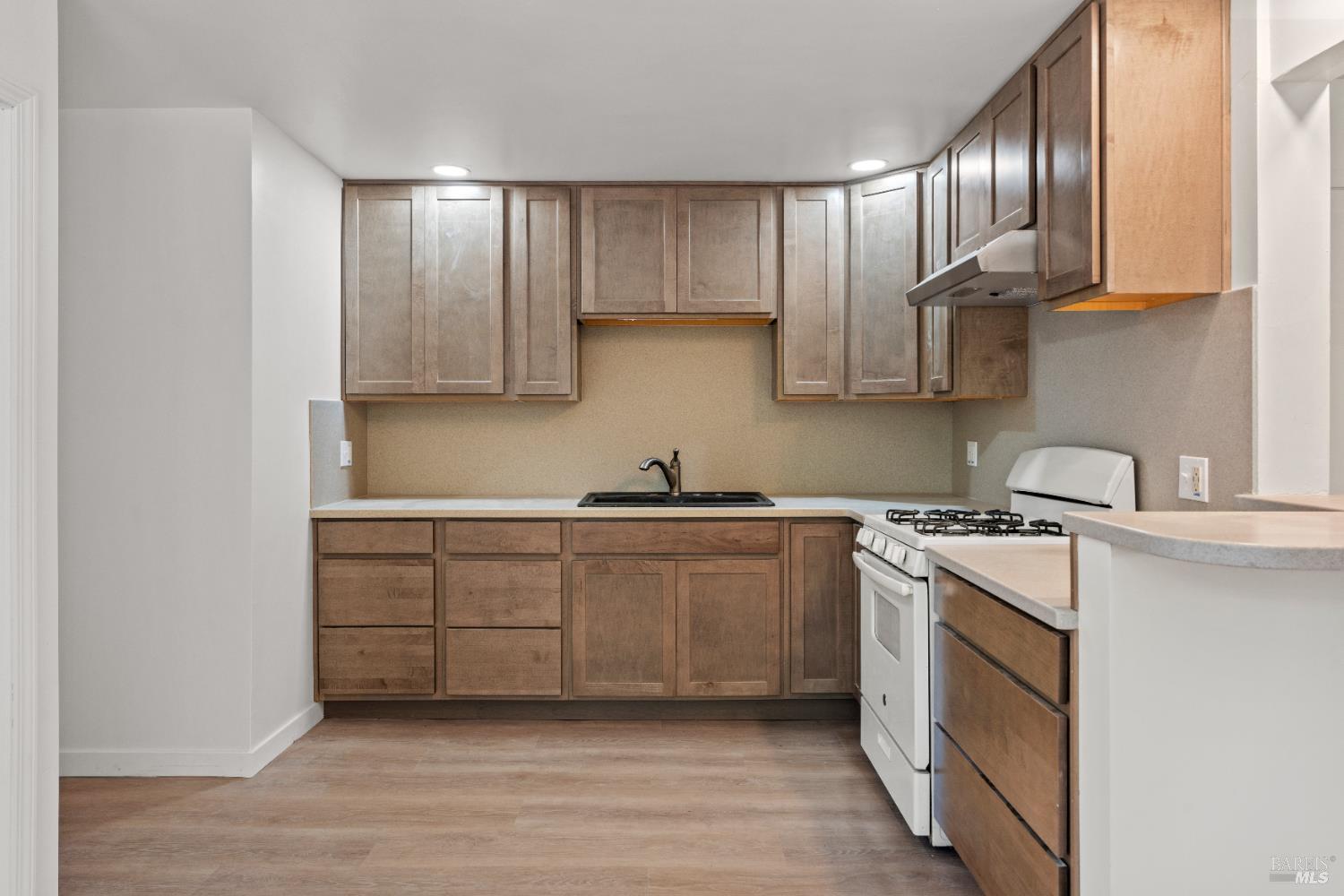 Detail Gallery Image 8 of 20 For 2025 Valley Rd, Willits,  CA 95490 - 2 Beds | 2 Baths