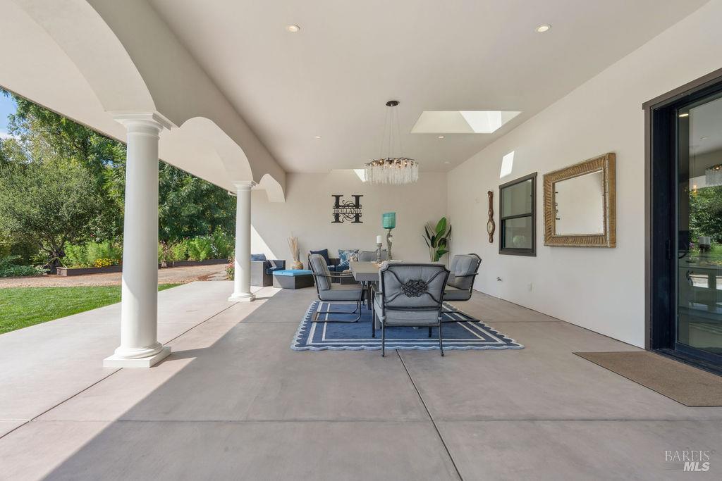 Detail Gallery Image 11 of 61 For 695 Quietwater Rd, Santa Rosa,  CA 95404 - 4 Beds | 3/1 Baths