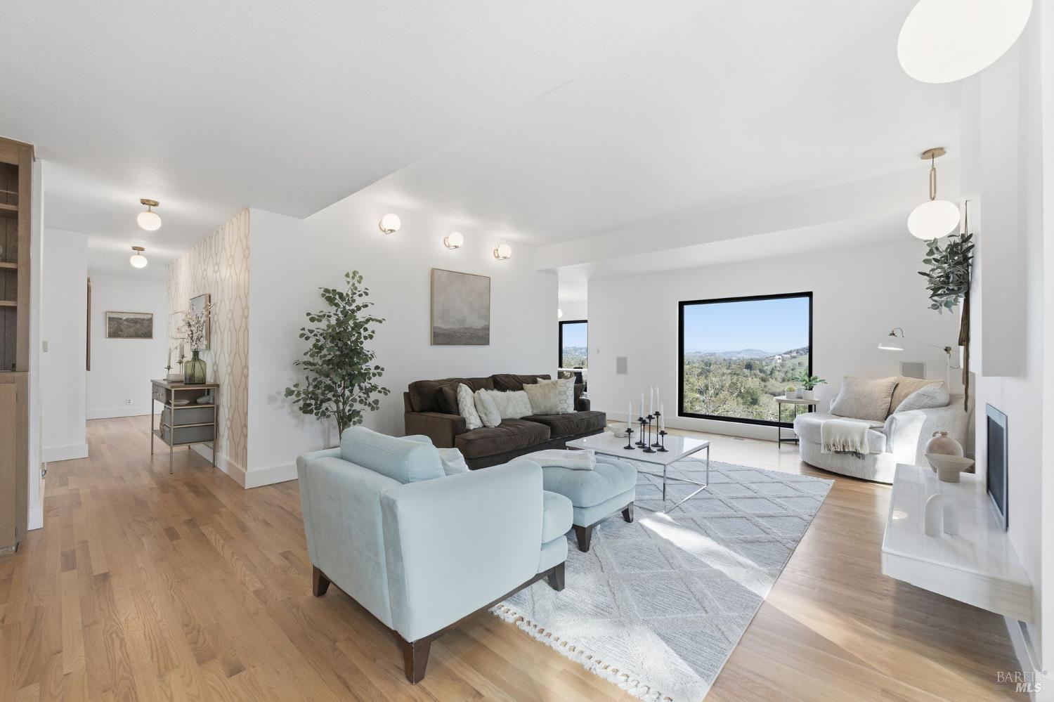 Detail Gallery Image 4 of 42 For 194 Maestro Rd, Novato,  CA 94947 - 4 Beds | 3 Baths