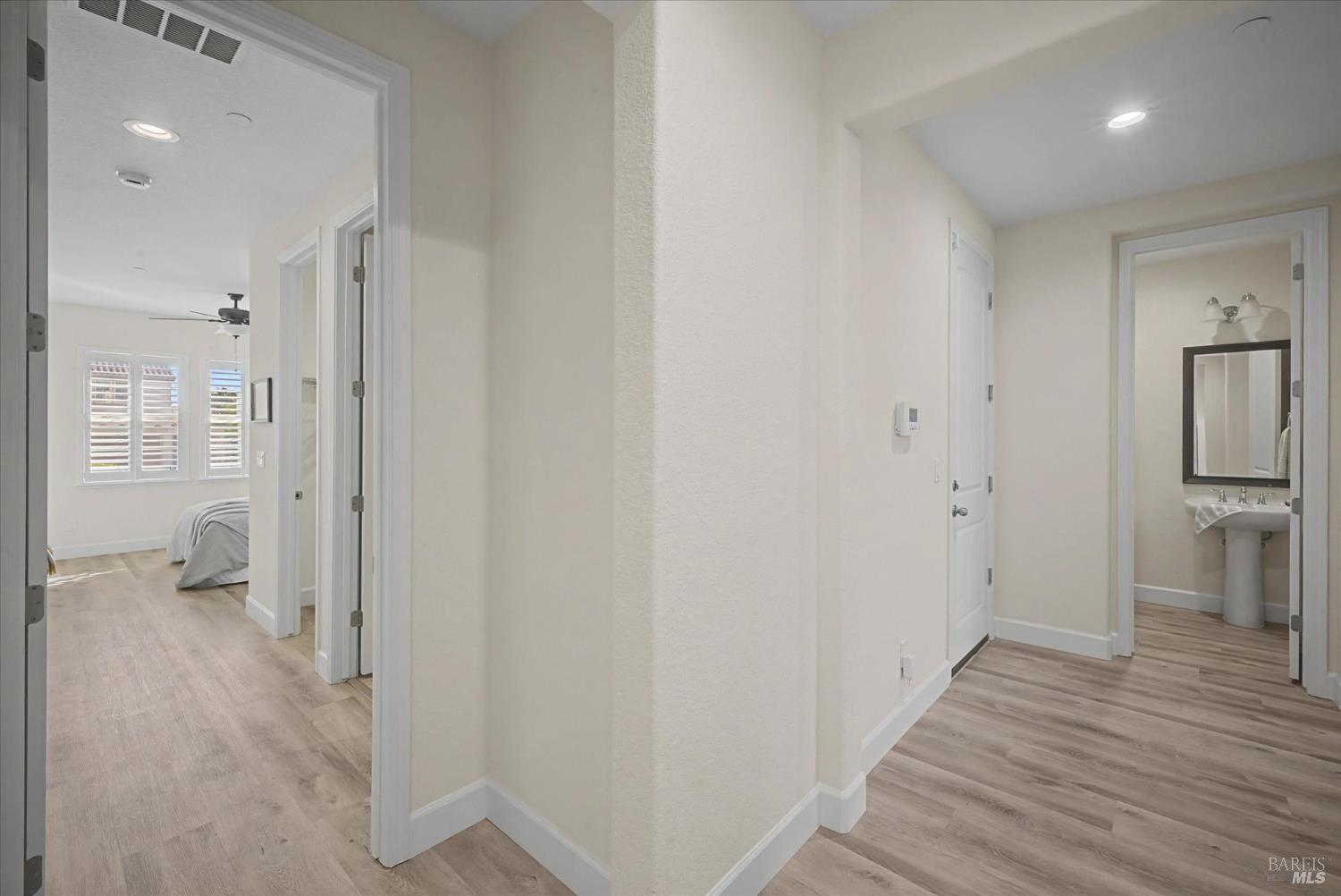 Detail Gallery Image 28 of 73 For 685 Elderberry Loop, Vacaville,  CA 95688 - 5 Beds | 4/1 Baths