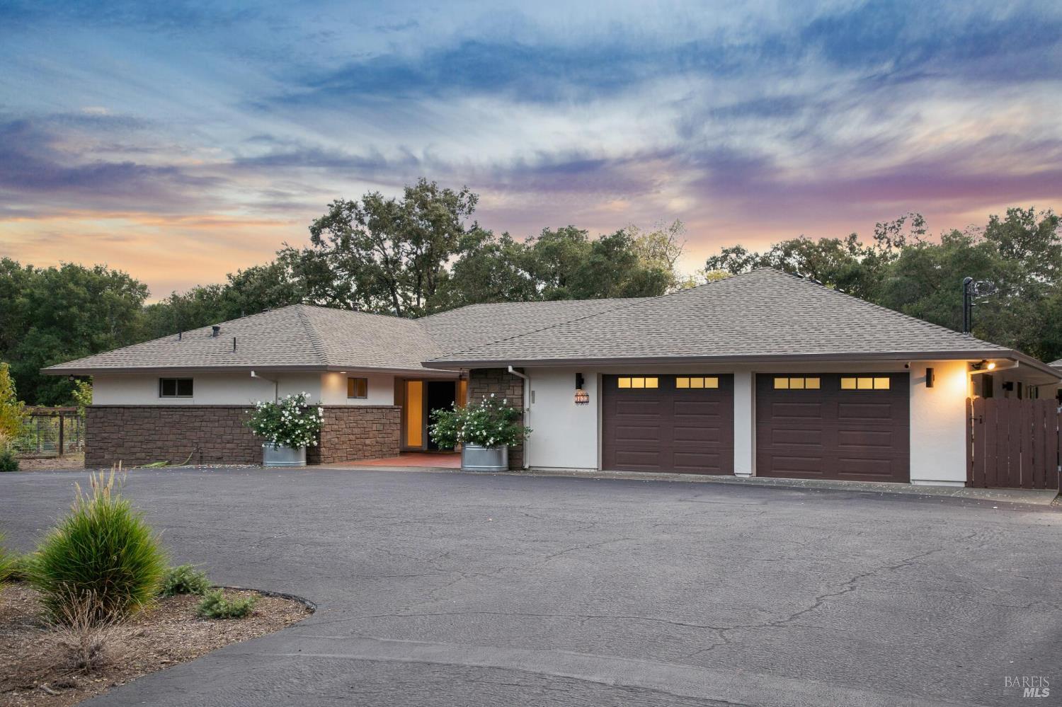 Detail Gallery Image 10 of 72 For 3033 Myrtledale Rd, Calistoga,  CA 94515 - 4 Beds | 4 Baths