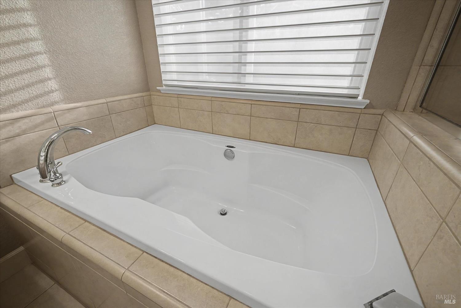 Detail Gallery Image 32 of 65 For 931 Zephyr Ln, Vacaville,  CA 95687 - 4 Beds | 2/1 Baths