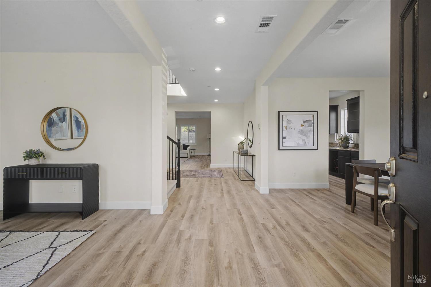 Detail Gallery Image 6 of 73 For 685 Elderberry Loop, Vacaville,  CA 95688 - 5 Beds | 4/1 Baths