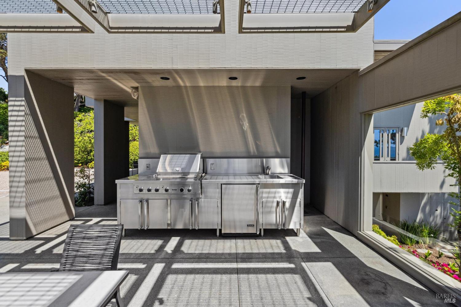 Detail Gallery Image 84 of 99 For 83 Mount Tiburon Rd, Tiburon,  CA 94920 - 6 Beds | 5/1 Baths