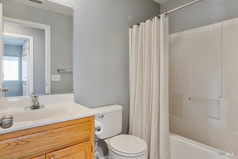 Detail Gallery Image 40 of 77 For 1210 Maple Dr, Rohnert Park,  CA 94928 - 3 Beds | 2/1 Baths