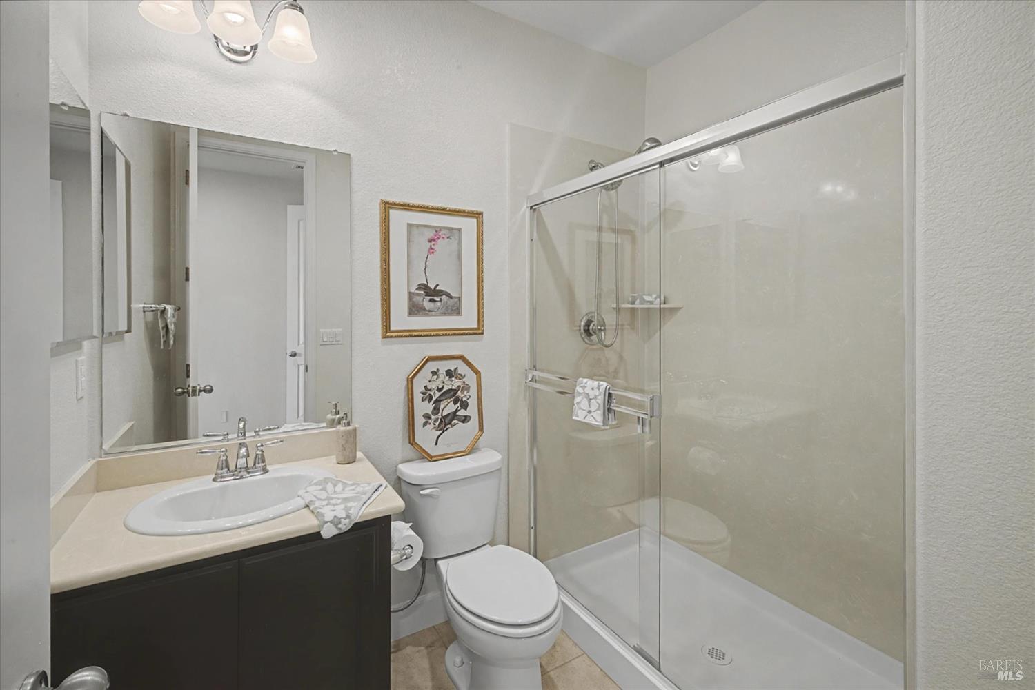 Detail Gallery Image 30 of 73 For 685 Elderberry Loop, Vacaville,  CA 95688 - 5 Beds | 4/1 Baths