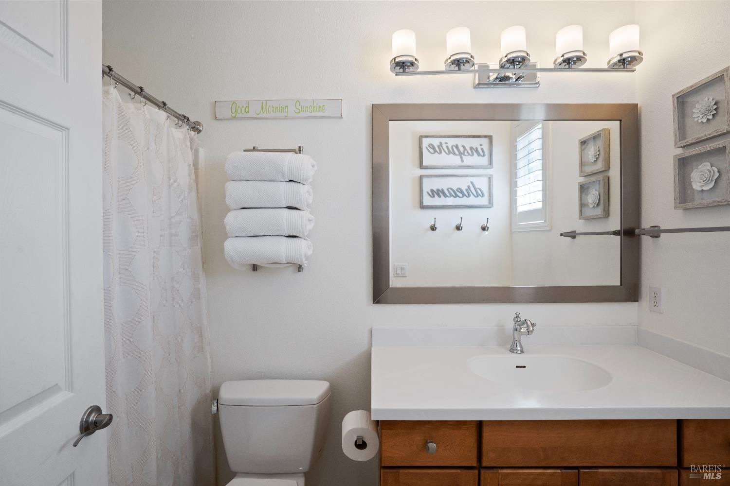 Detail Gallery Image 32 of 56 For 120 Eichten Ln, Penngrove,  CA 94951 - 4 Beds | 2/1 Baths