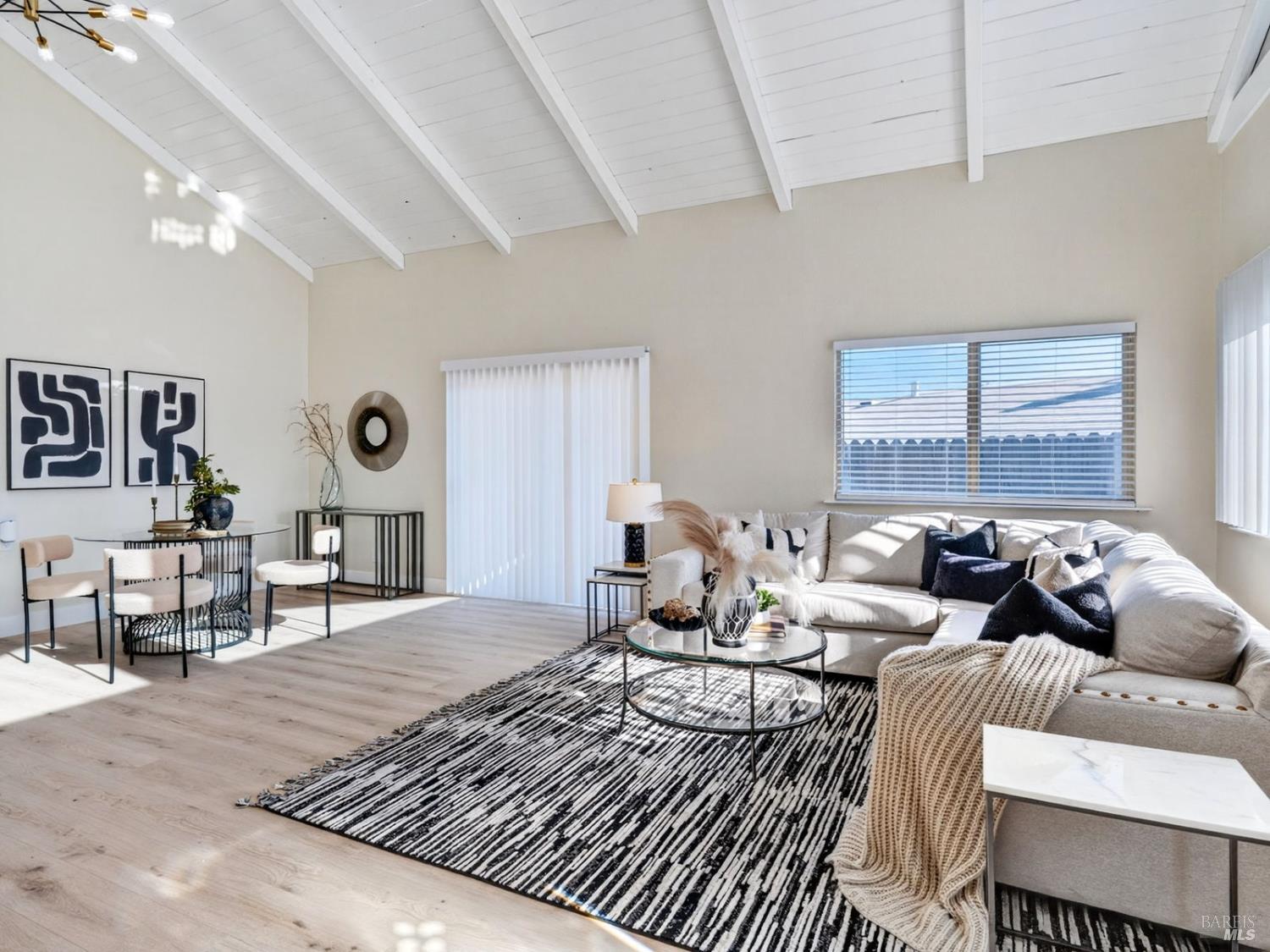 Detail Gallery Image 6 of 44 For 1014 Henry Ct, Vallejo,  CA 94591 - 3 Beds | 2 Baths