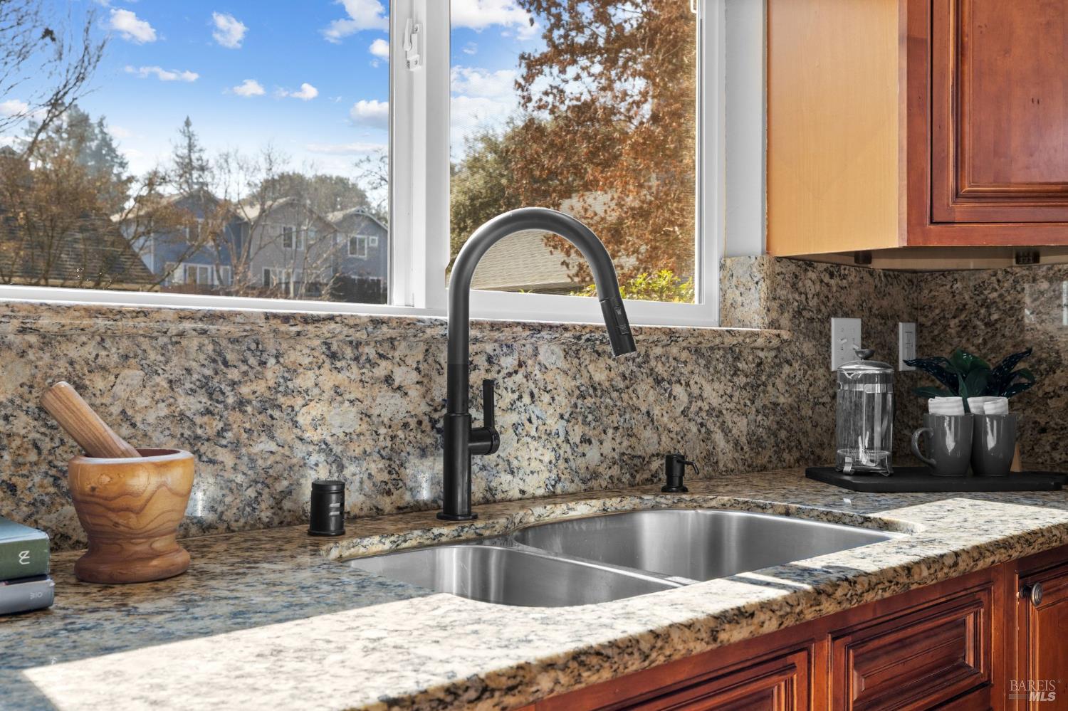 Detail Gallery Image 20 of 54 For 12 Rain Tree Ct, Petaluma,  CA 94952 - 3 Beds | 1/1 Baths