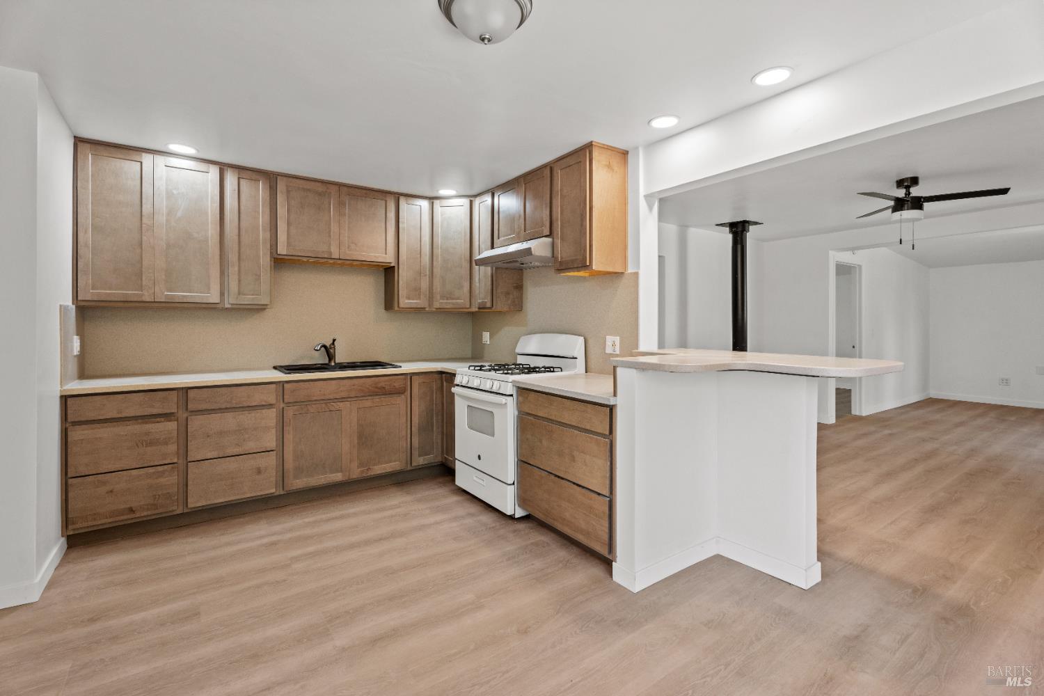 Detail Gallery Image 9 of 20 For 2025 Valley Rd, Willits,  CA 95490 - 2 Beds | 2 Baths