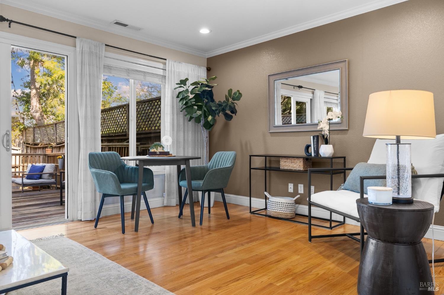 Detail Gallery Image 10 of 54 For 12 Rain Tree Ct, Petaluma,  CA 94952 - 3 Beds | 1/1 Baths