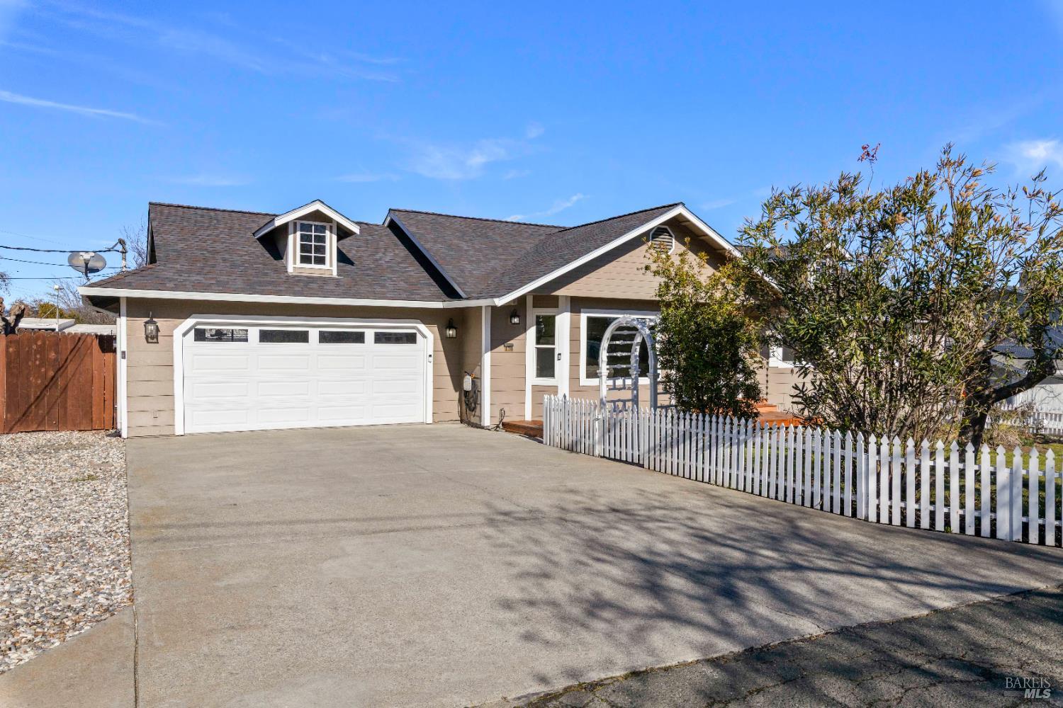 Detail Gallery Image 3 of 50 For 170 Deer Hill Ln, Lakeport,  CA 95453 - 3 Beds | 2 Baths