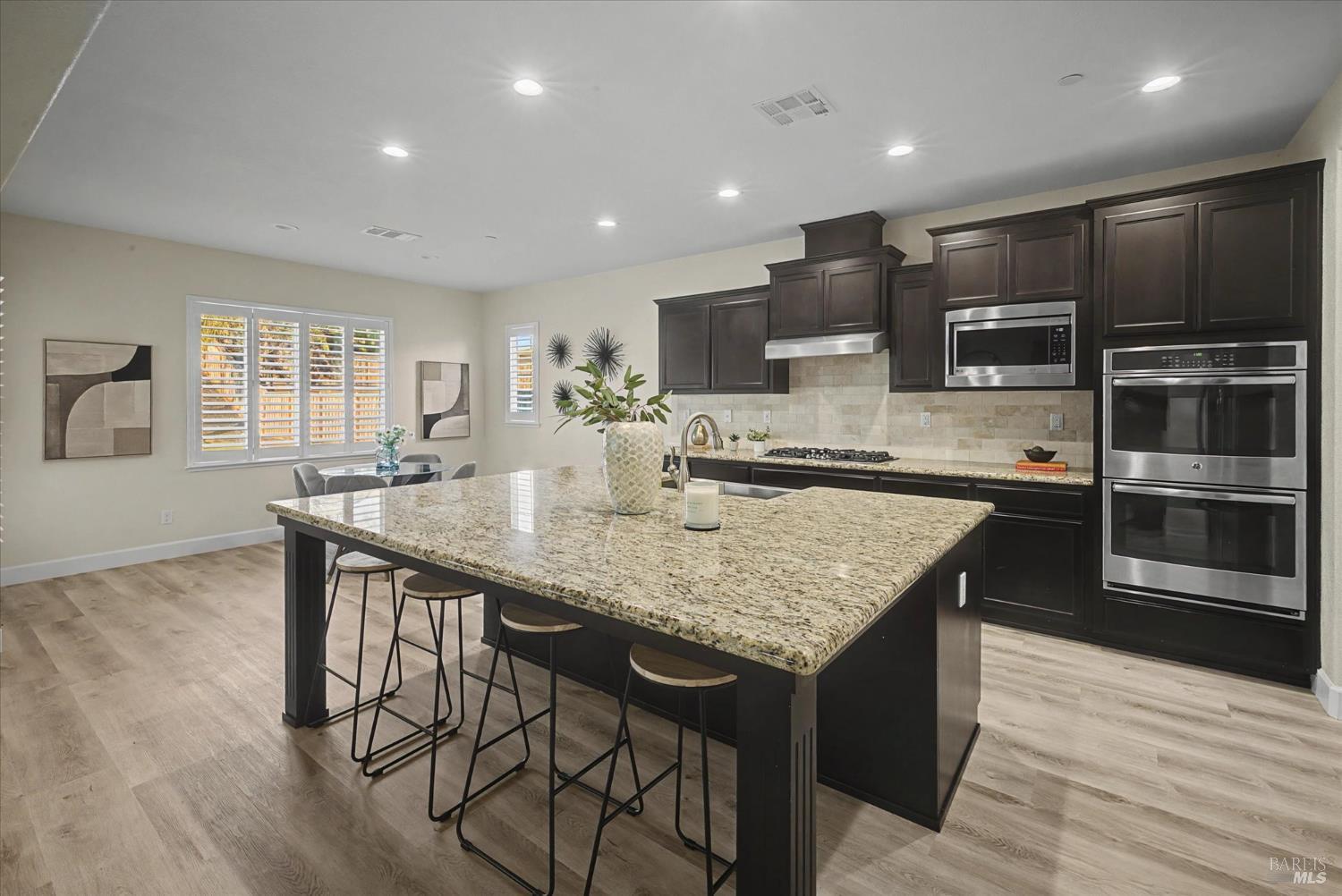 Detail Gallery Image 19 of 73 For 685 Elderberry Loop, Vacaville,  CA 95688 - 5 Beds | 4/1 Baths