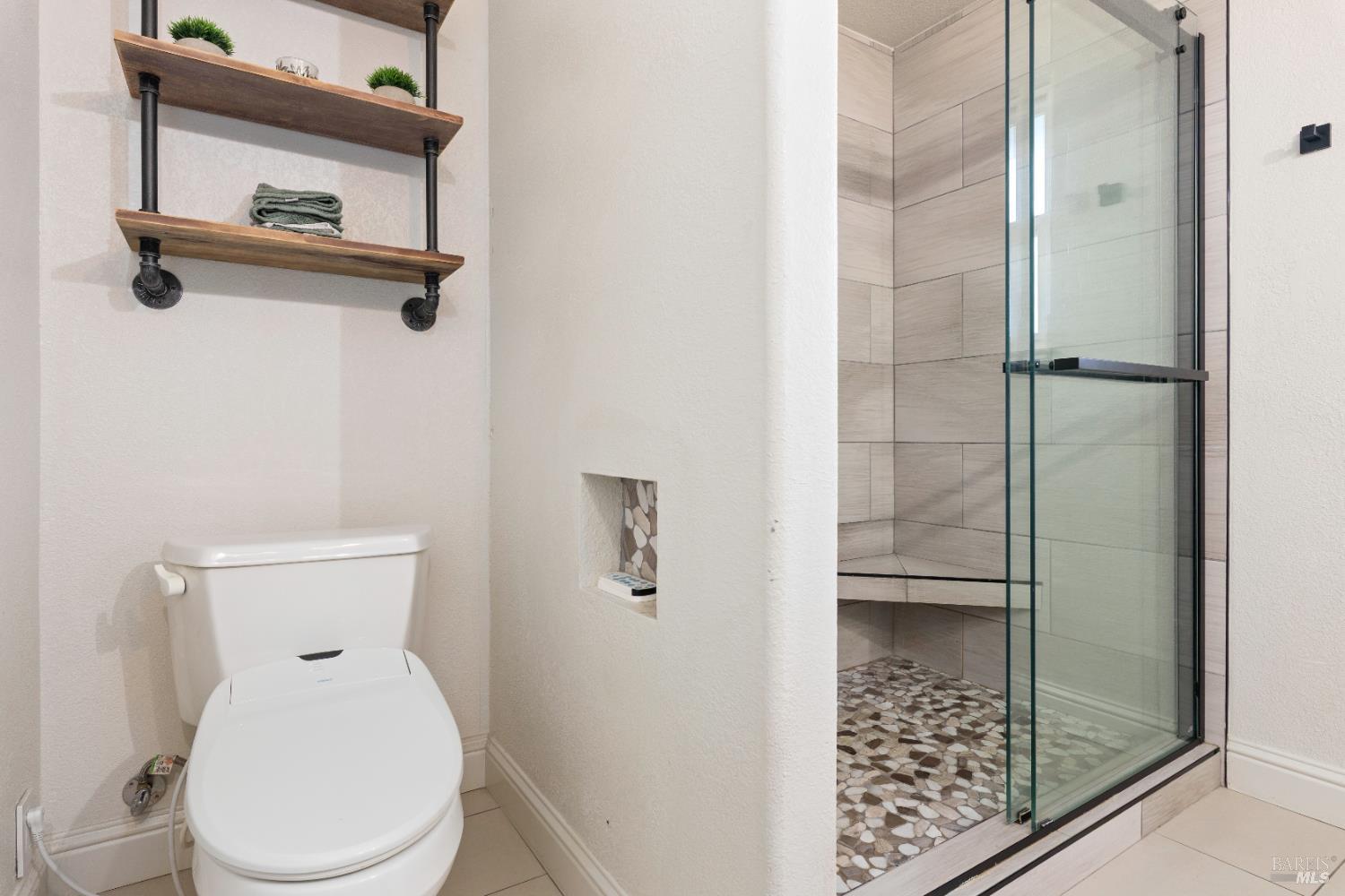 Detail Gallery Image 28 of 50 For 170 Deer Hill Ln, Lakeport,  CA 95453 - 3 Beds | 2 Baths