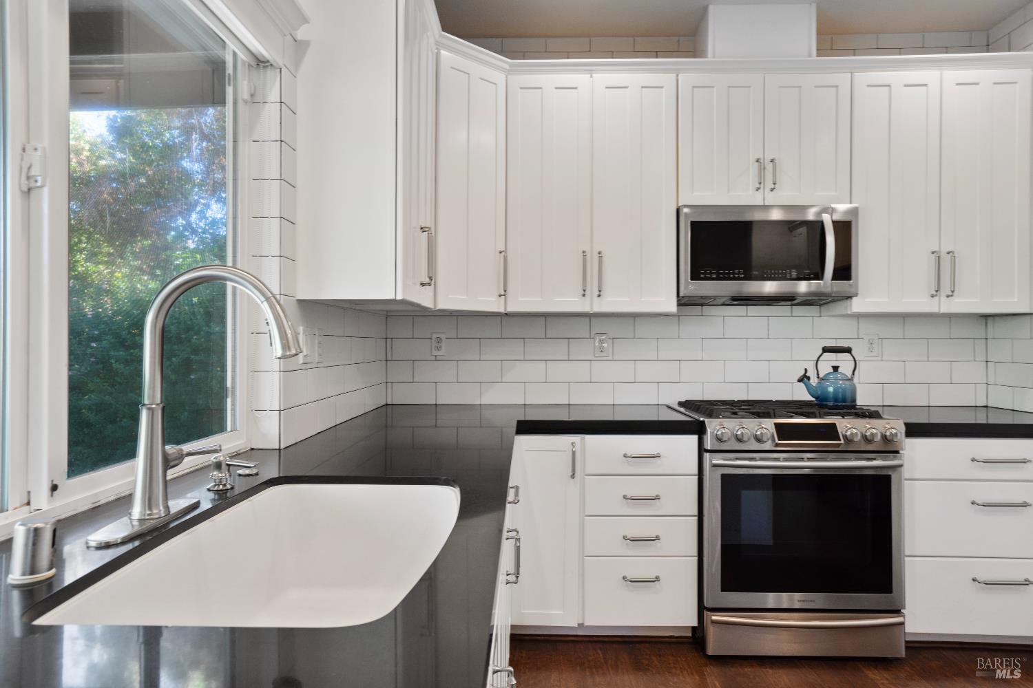 Detail Gallery Image 6 of 56 For 120 Eichten Ln, Penngrove,  CA 94951 - 4 Beds | 2/1 Baths