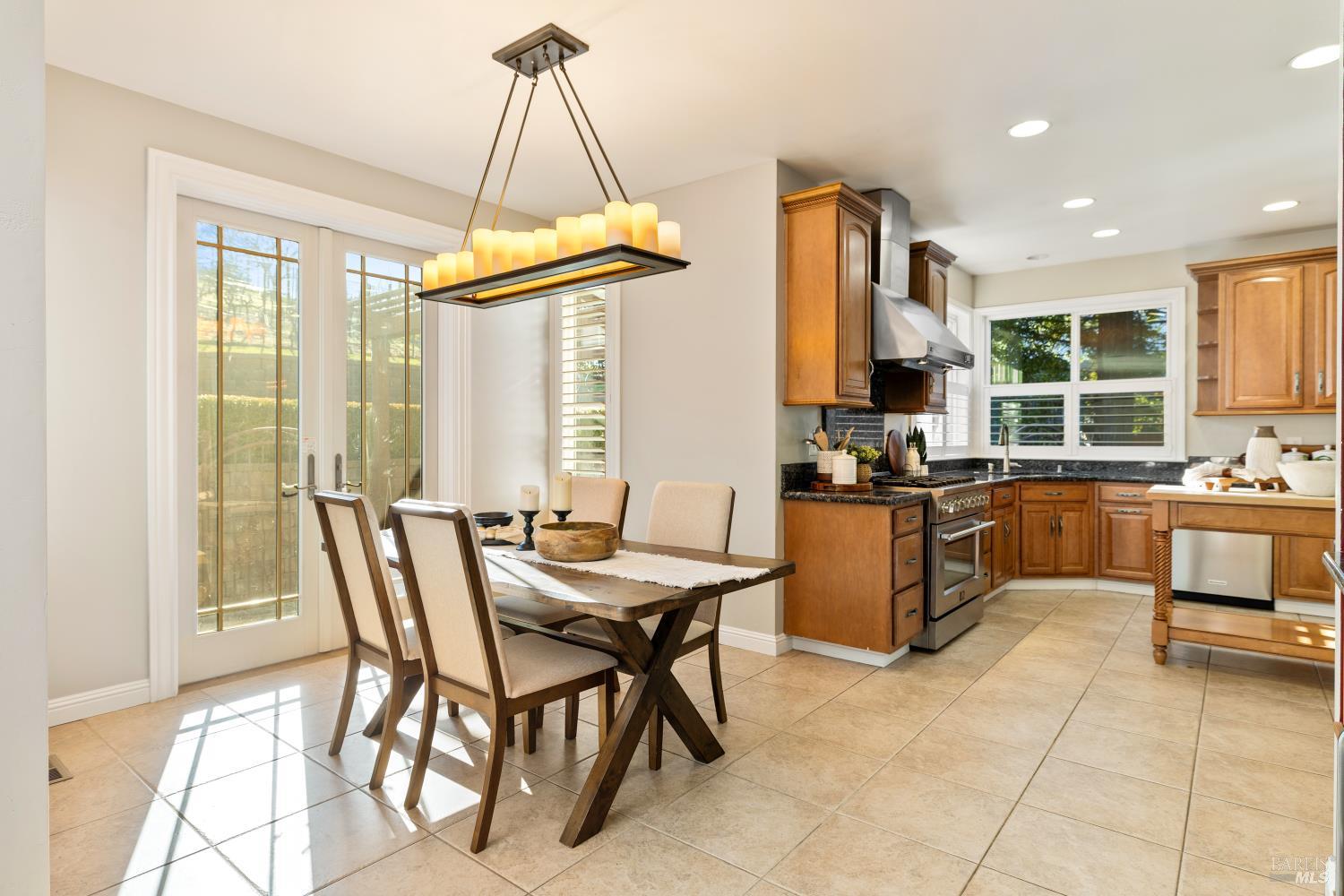 Detail Gallery Image 26 of 91 For 240 Hidden Valley Ln, Vacaville,  CA 95688 - 6 Beds | 3 Baths