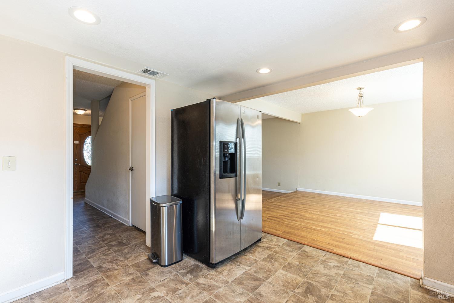 Detail Gallery Image 14 of 41 For 380 Claridge Ct, Vacaville,  CA 95687 - 4 Beds | 2/1 Baths